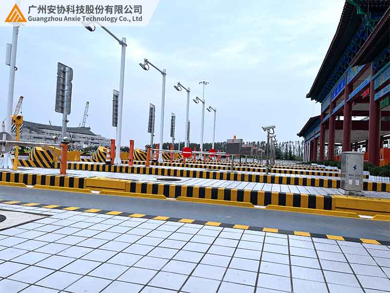 高速收費(fèi)站車輛分離光柵案例現(xiàn)場(chǎng).jpg
